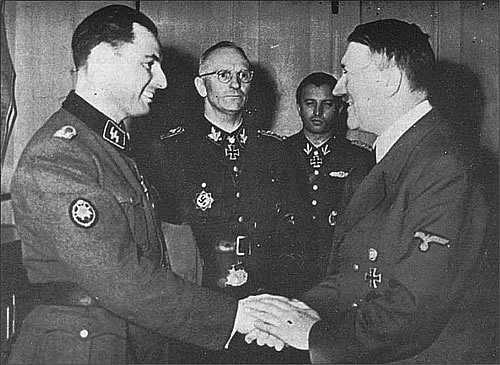 http://www.the-savoisien.com/blog/public/img/Leon_Degrelle_Hitler.jpg