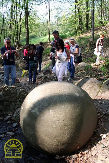 http://www.the-savoisien.com/blog/public/img17/bosnie/pyramide_bosnie.jpg