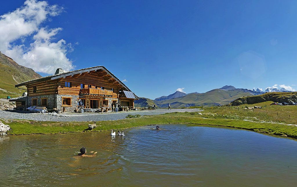 refuge_sarenne.jpg