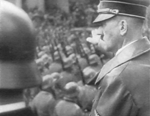 Adolf_Hitler_Grusst_Die_Wehrmacht.jpg