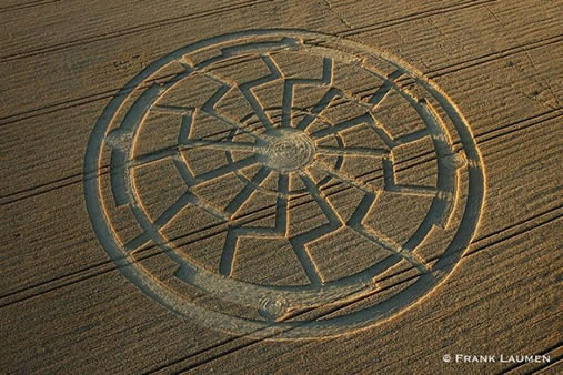 Black_Sun_Crop_Circle.jpg